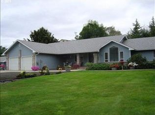 233 Apple Blossom Ln, Roseburg, OR 97471