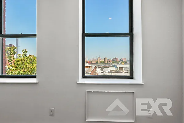 Rented by EXR | media 9