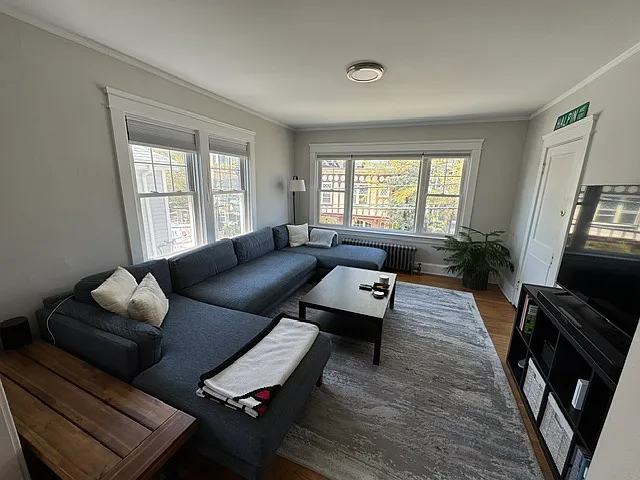 3 bed, 1214 sqft, $2,600 — Photo 3
