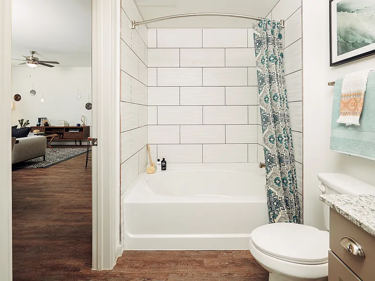 Stonegrove Fall Creek Apartments Bathroom