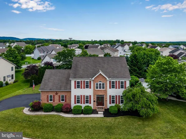 180 Pine Creek Dr, Carlisle, PA 17013