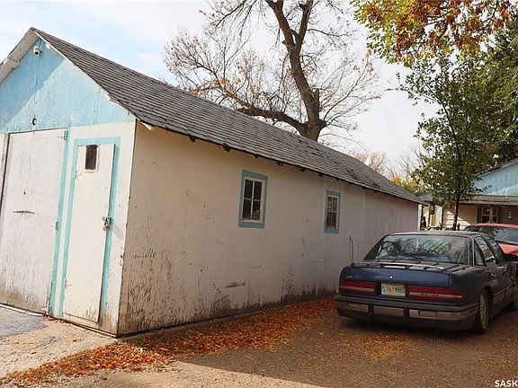 2nd image of 1009 1st St N