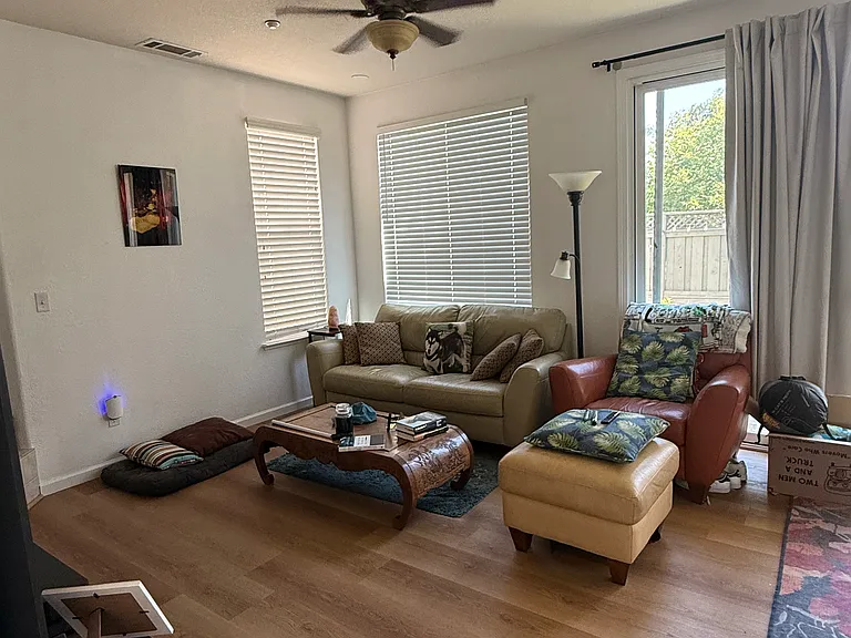 1208 Picadilly Ln — Photo 3