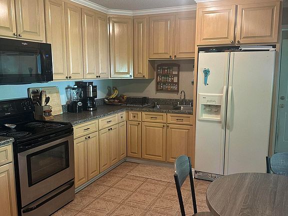 3rd image of 4819 King James Dr