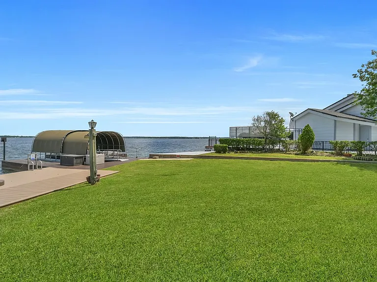 35 Lakeview Vlg — Photo 28