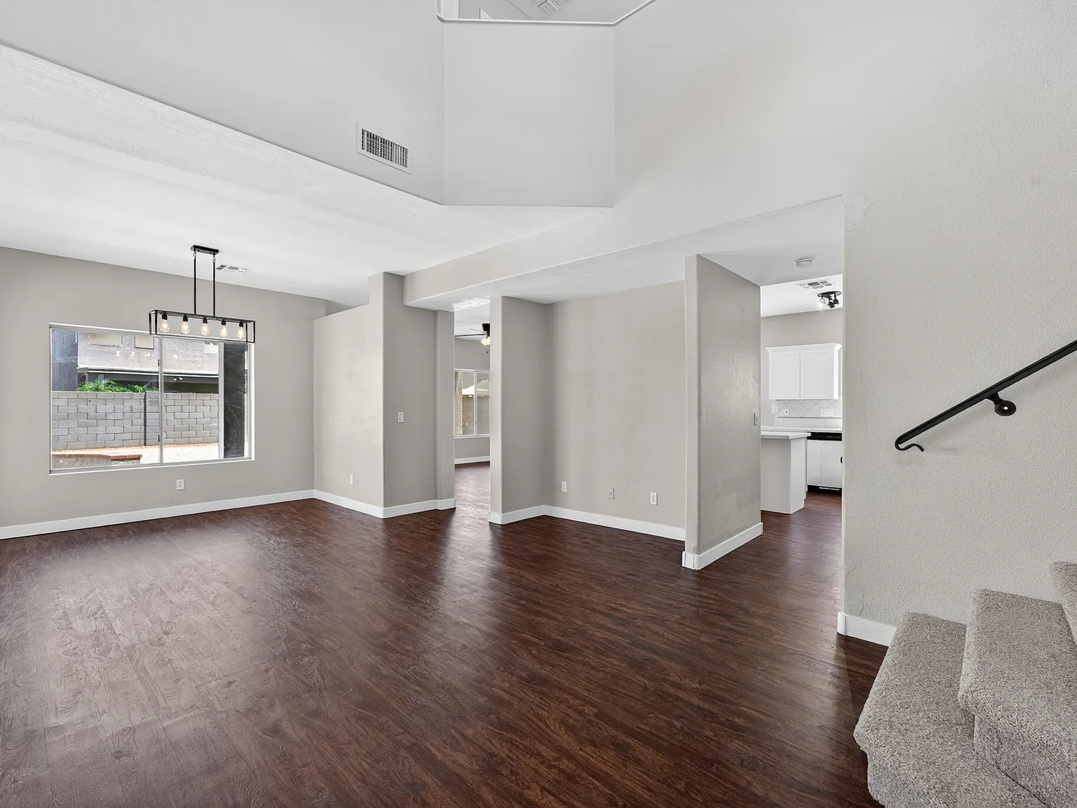 5 bed, 2.5 bath, 2102 sqft, $2,300 — Photo 3