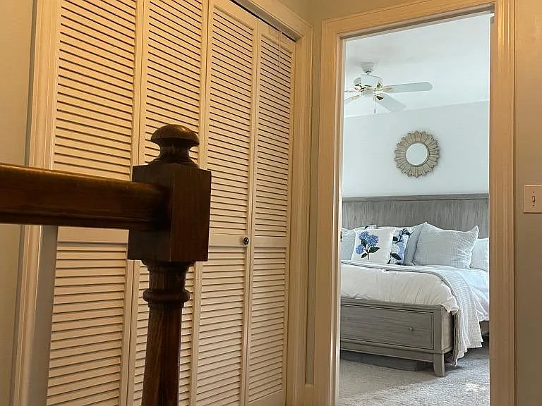 2060 Graybar Ln — Photo 11
