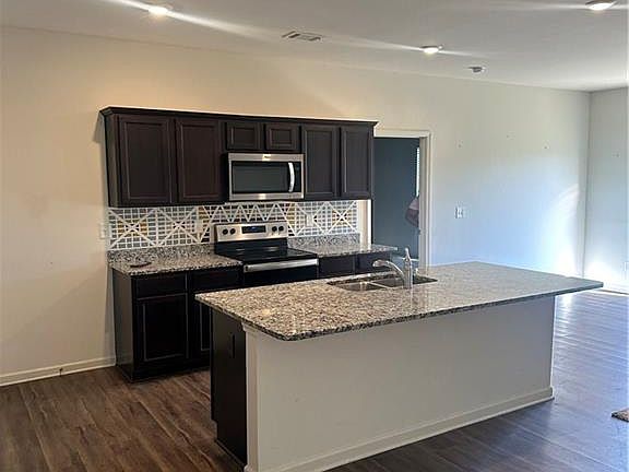 4th image of 1064 Coldwater Dr