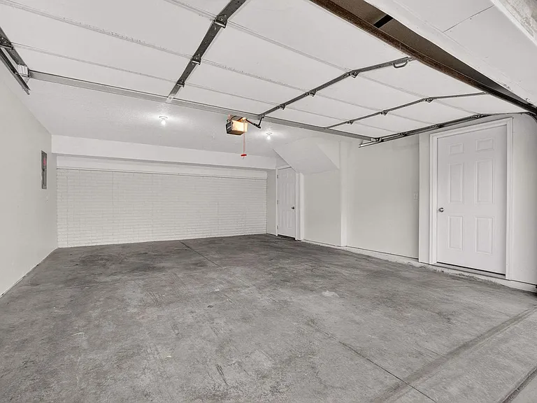 320 E 29th St — Photo 24