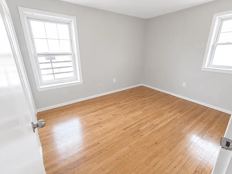 92 Davenport Ave #10 — Photo 6