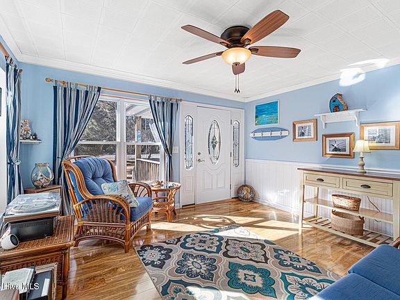 4th image of 104 Elm Court