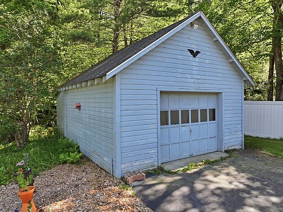 3rd image of 151 Narrows Rd
