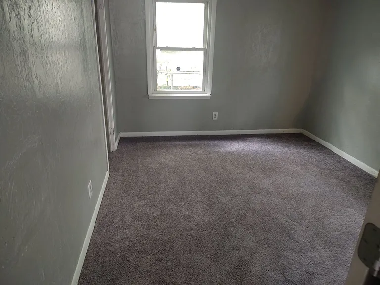 913 SW 5th St — Photo 5