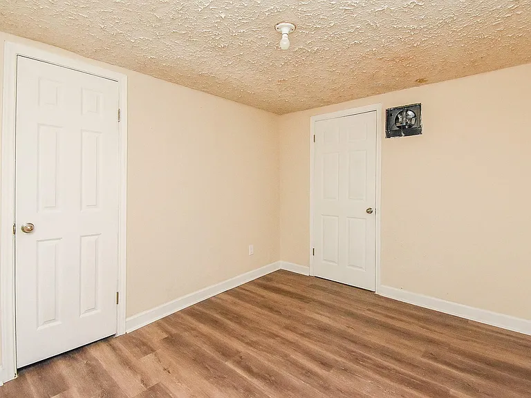 4021 Eddie St — Photo 14