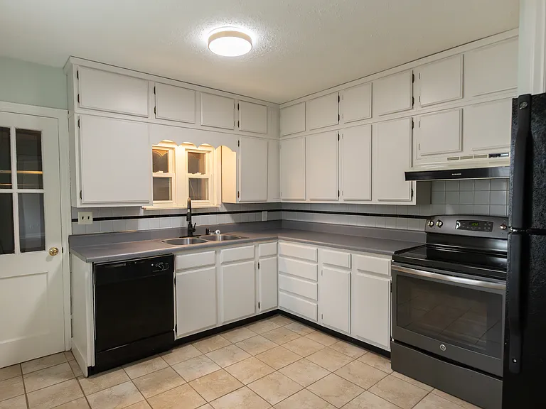 2424 Emoriland Blvd — Photo 8