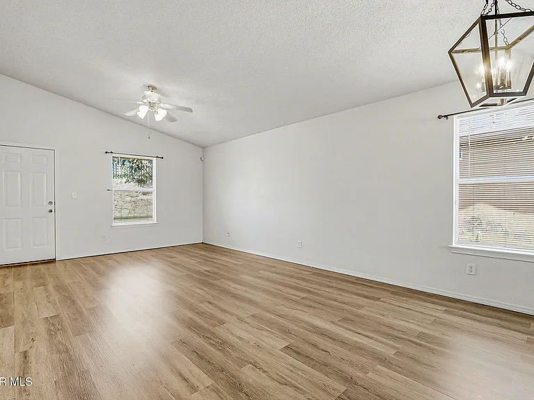 7261 Sachet Cliff Dr — Photo 4
