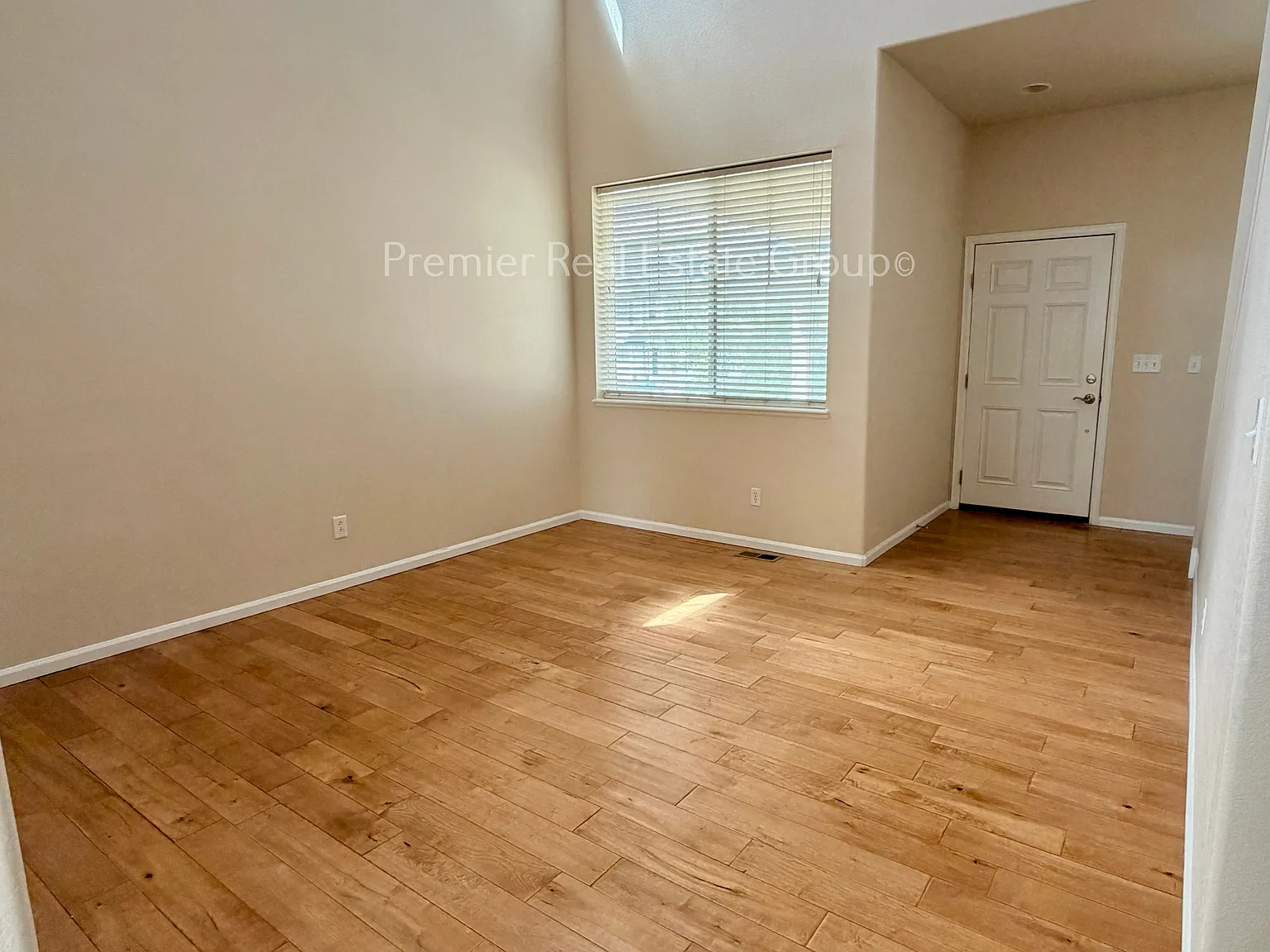 5 bed, 2800 sqft, $2,785 — Photo 3