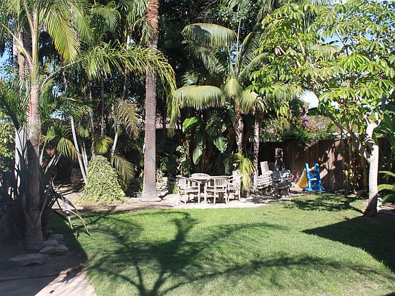 HUGE backyard,pond,fruittree