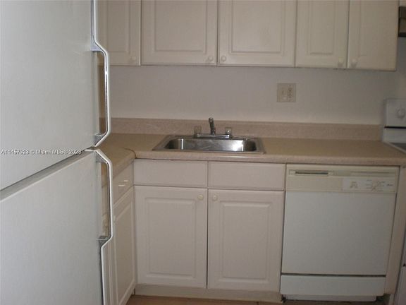 4th image of 7911 Colony Cir N APT 309