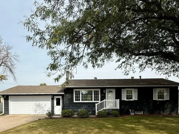 2506 Sunset Dr, Iowa Falls, IA 50126