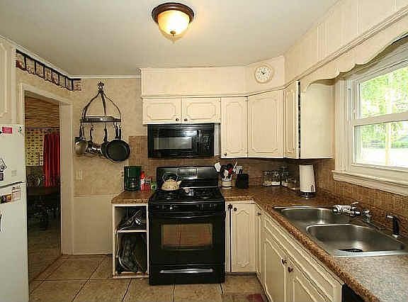4th image of 1198 S 79th Ave E