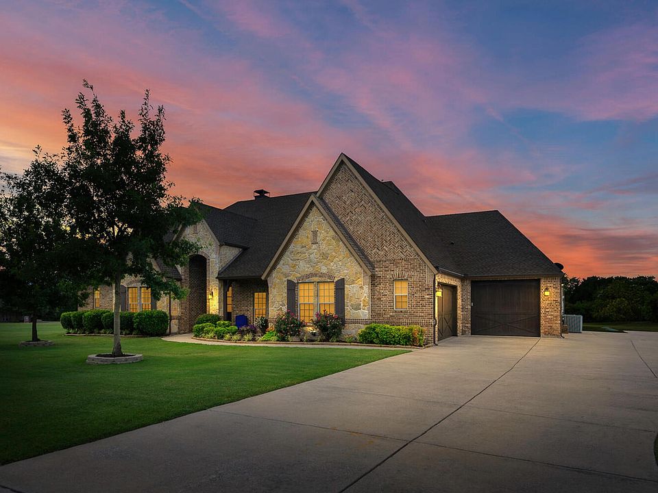 1st image of 139 Whispering Winds Dr