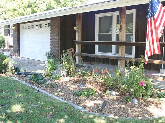 3rd image of 747 Carriage Ln