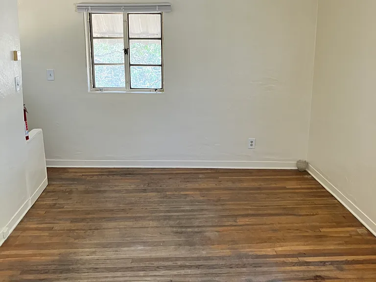 112 Mesa St SE #1/2 — Photo 6