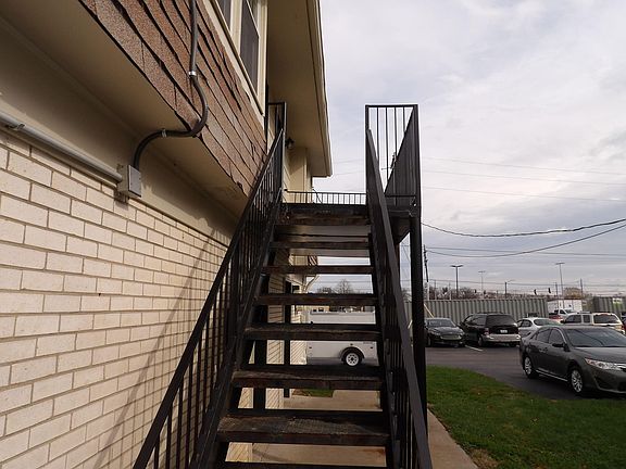 4th image of 108 Hanly Ln #2