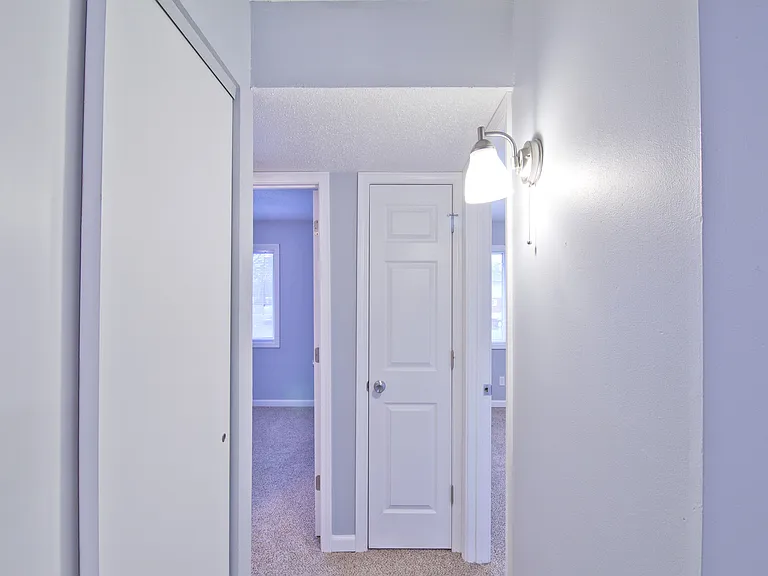 1124 University Dr — Photo 7