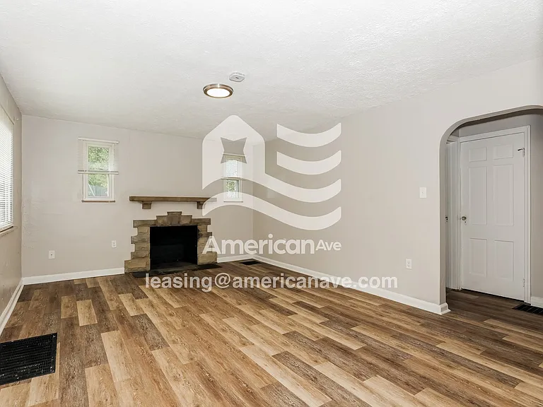 480678_003_wm_-_living_room_13193804.jpg