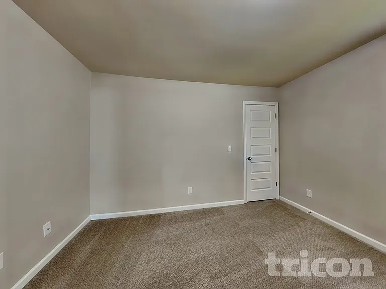 1095 Lear Dr — Photo 12