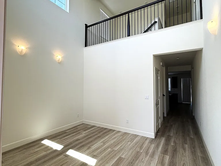 1744 Eagle Landing Dr — Photo 3