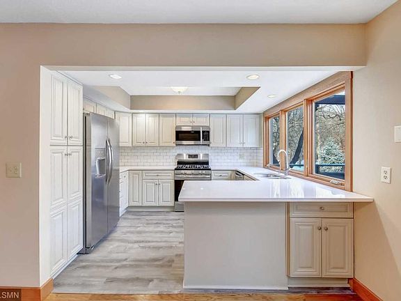 5th image of 70 Birnamwood Dr