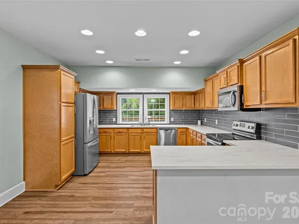 3824 Matthews Mint Hill Rd, Matthews, NC 28105