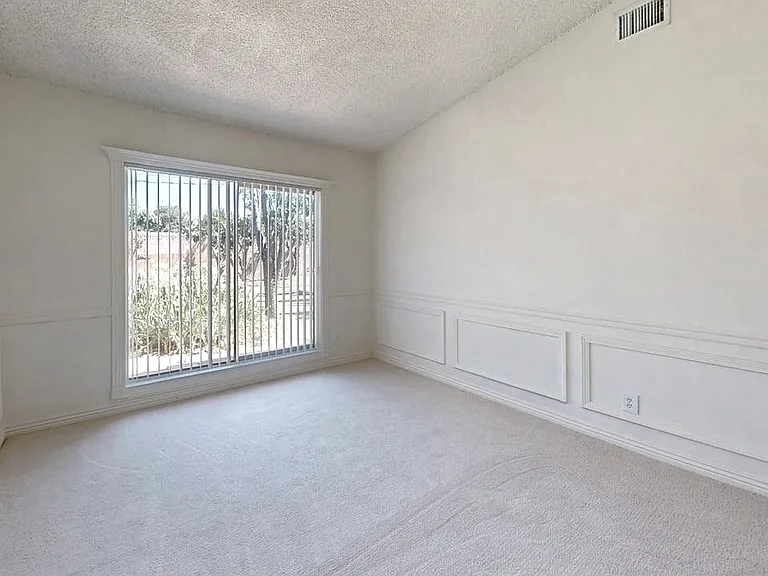 22545 Hatteras St — Photo 18