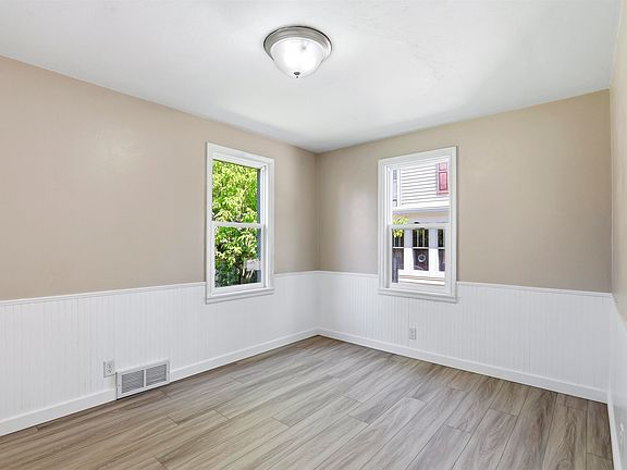 5th image of 1831 S Oneida St