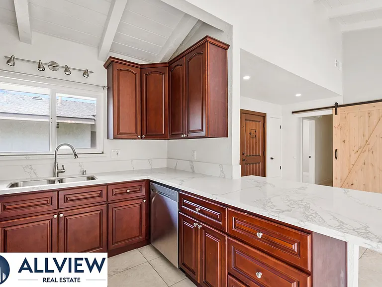 203 Oswego Ave — Photo 6