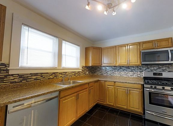 2nd image of 2401 E Genesee St #2