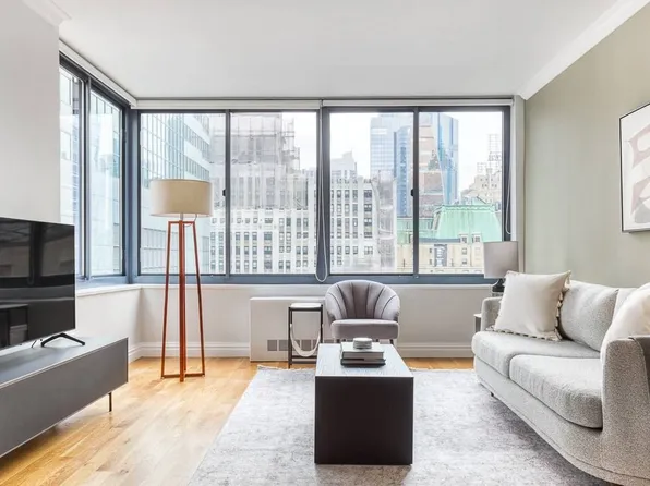 320 West 39th Street image 1 of 4
