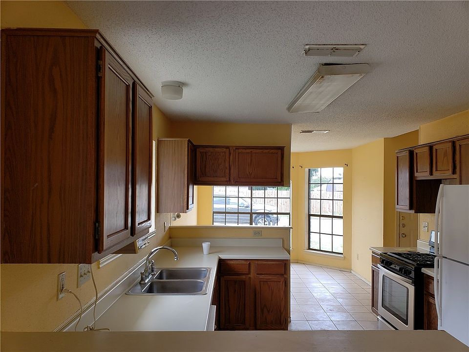 2nd image of 4404 Sojourner St