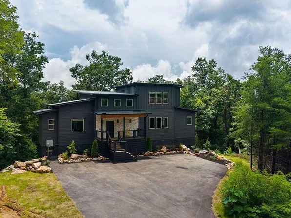 1870 Mountain Ash Way, Sevierville, TN 37876