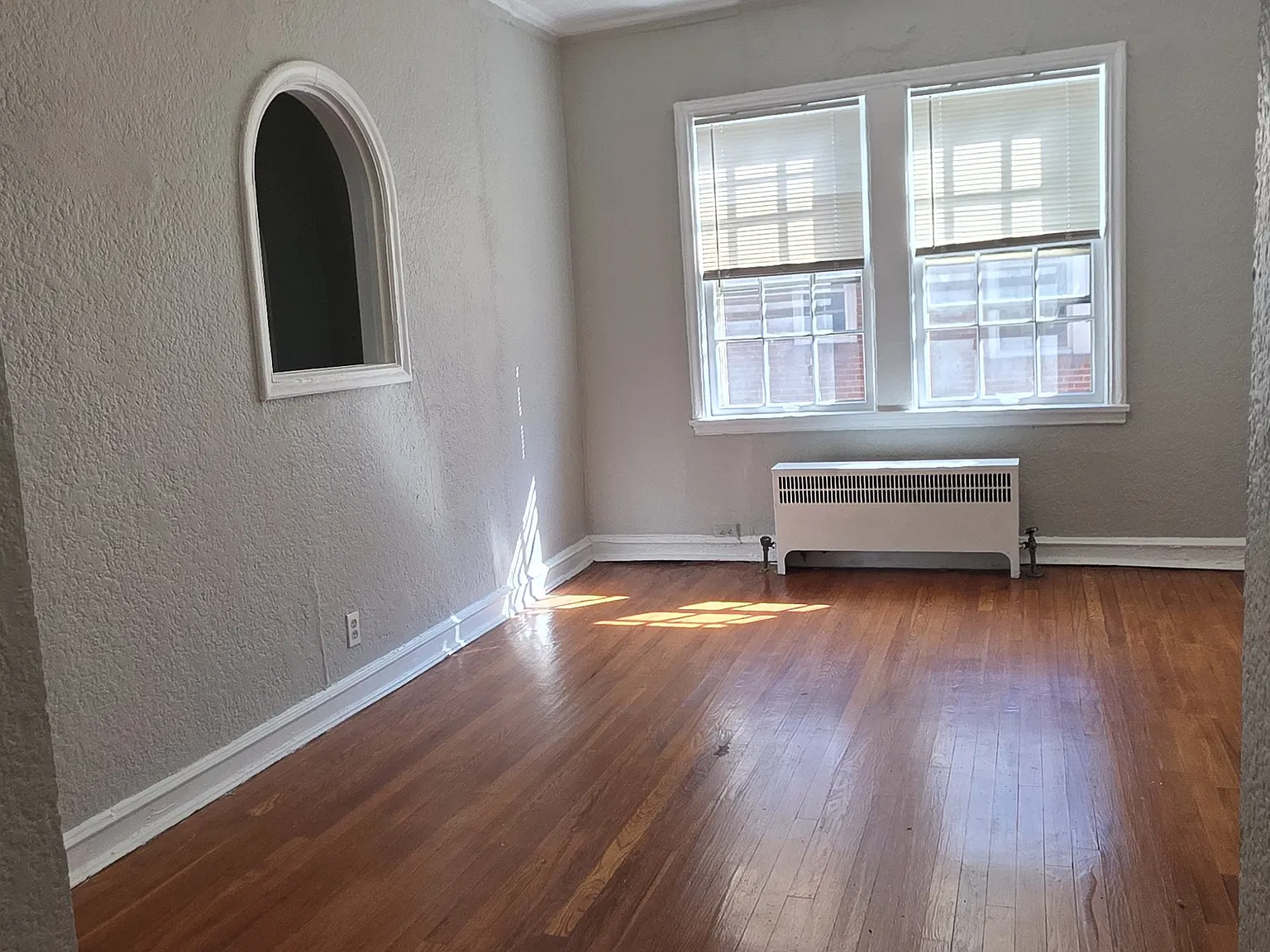 15610 Van Aken Blvd — Photo 4