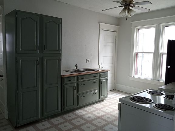 5th image of 328 S Gardiner Ave #1