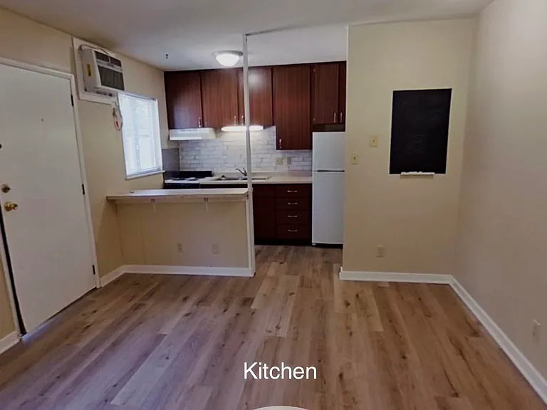 1700 Columbia St — Photo 3