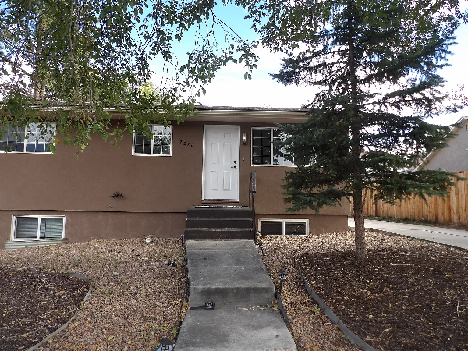 5 bed, 1904 sqft, $2,395 — Photo 2