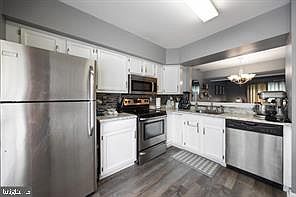 5th image of 70 Forest Ct