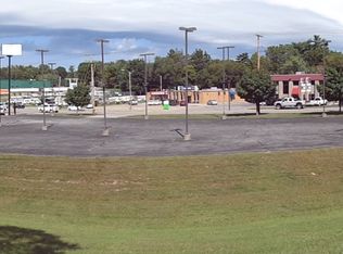 3221 Center Point Rd NE, Cedar Rapids, IA 52402