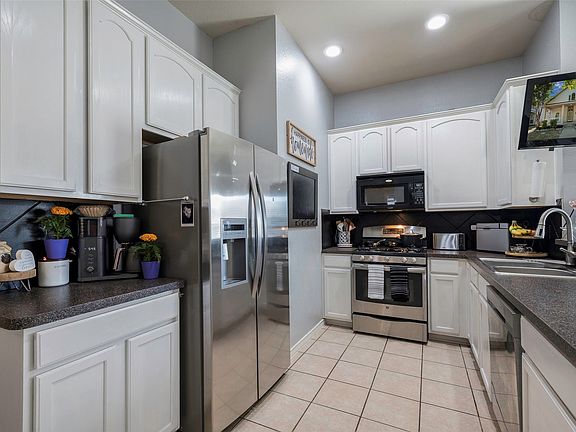 3rd image of 1204 Hayden Ln