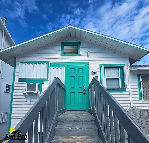 218 N Oleander Ave Photo 1
